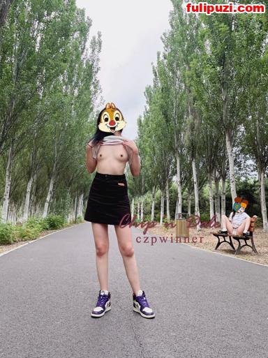 推特极品北京夫妻【滴嘟小天鹅】绝版福利 露出野战换妻聚众淫乱【1000P+56V/786M】