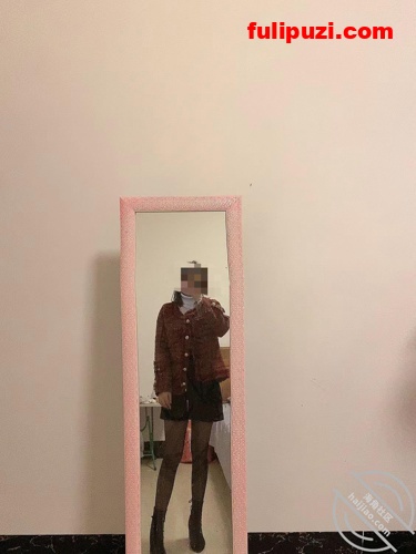 收费论坛超强乱伦首发！拿下哺乳期的长腿丝袜嫂子！做爱喂奶颜射口暴毒龙吞精【1800P+89V/12G】