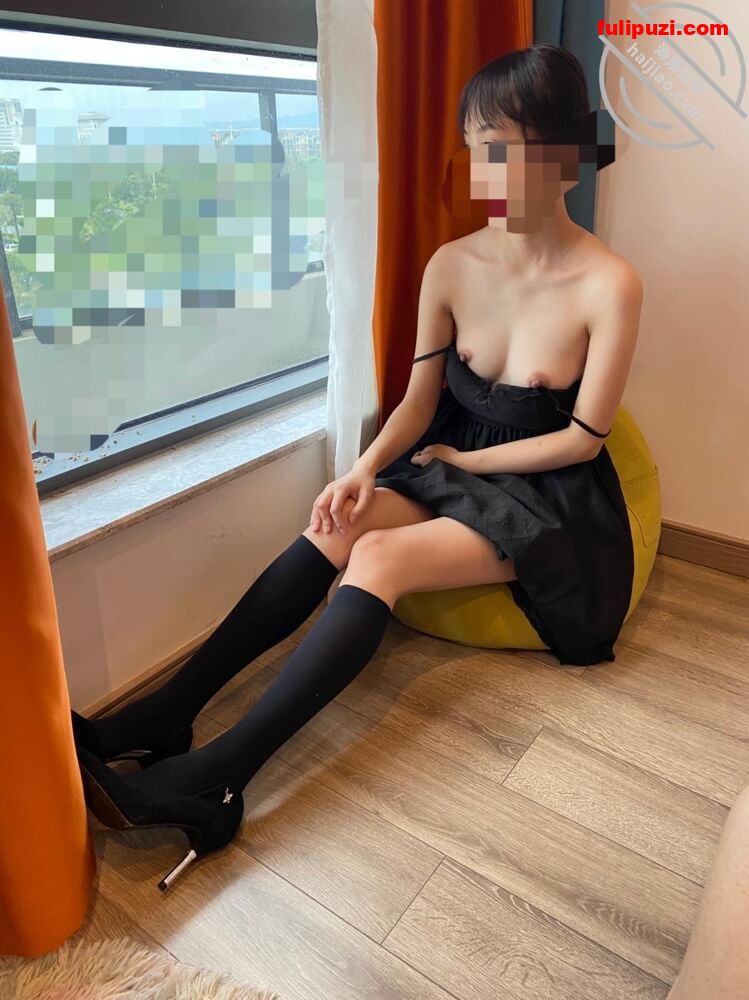 海角【偷尝嫂子的禁果】和美艳嫂子子乱伦 爸妈客厅看电视我在房间操嫂子【358P+9V/806M】