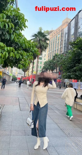 收费论坛超强乱伦首发！拿下哺乳期的长腿丝袜嫂子！做爱喂奶颜射口暴毒龙吞精【1800P+89V/12G】
