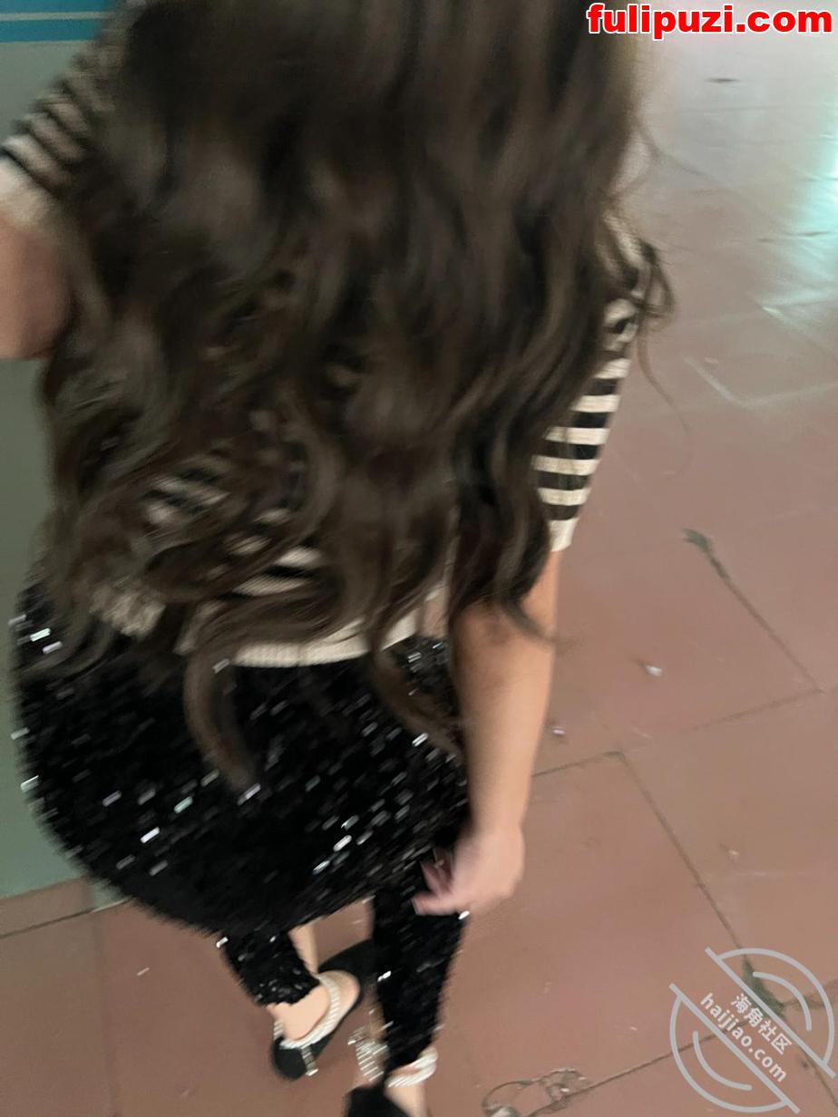 海角【舅妈的爱情故事】乱伦后续3 老A8妈妈上位忘情摇晃怒含儿子鸡巴【340P+10V/2.4G】