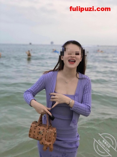 收费论坛超强乱伦首发！拿下哺乳期的长腿丝袜嫂子！做爱喂奶颜射口暴毒龙吞精【1800P+89V/12G】