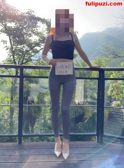 草榴博主【一撸由你】福利帖合集 长腿美娇妻海滩露处性感瑜伽裤交换4P【1011P/506M】