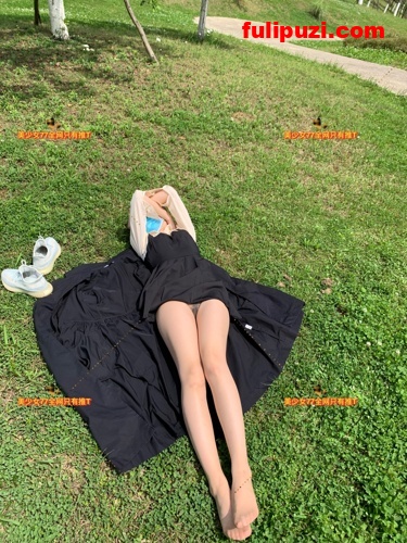长腿丝袜模特【美少女叫77】推特福利 透视黑丝露出B毛清晰可见【770P+20V/430M】