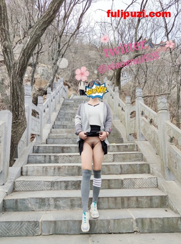 真空出行胸前激凸惹人遐想！推特大胸女神小恩爱绝版露出自拍作品集【88P+5V/33M】