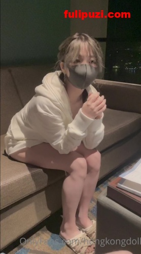 真爱粉福利！ 玩偶姐姐（HongKongDoll）商场楼道偷吃被发现提裤子就跑4k无码版【1V/1.82G】