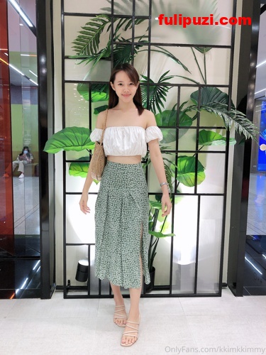 泰国19岁白虎网红kkimkkimmy OnlyFans尺度私拍大合集【2.3G】