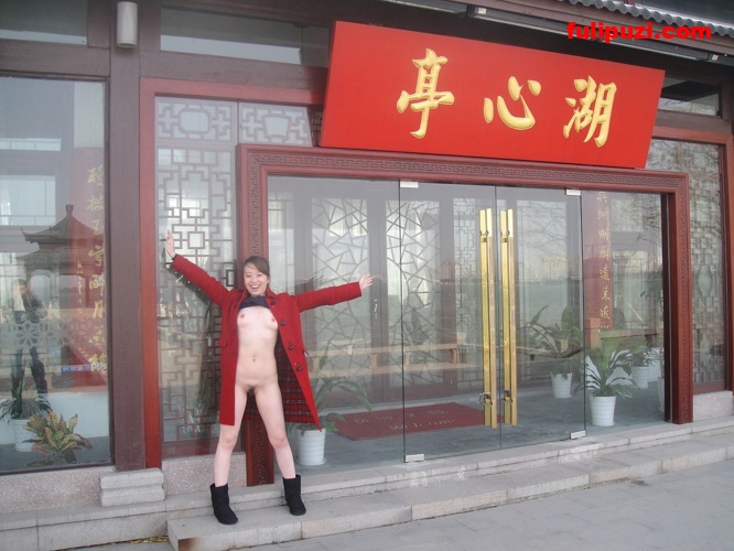 经典系列：我愿称之为爱笑姐！上海人妻各种场合微笑露出，及其享受【130P/53M】