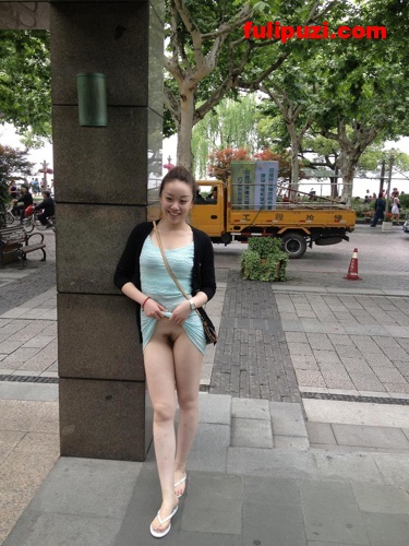 经典系列：我愿称之为爱笑姐！上海人妻各种场合微笑露出，及其享受【130P/53M】