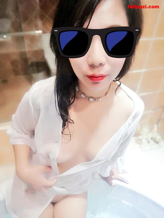 推特露出女神【Kiss钕紸桷】超强福利 公园长椅全裸晒逼&麦颂KTV全裸高歌【543P+196V/1.28G】