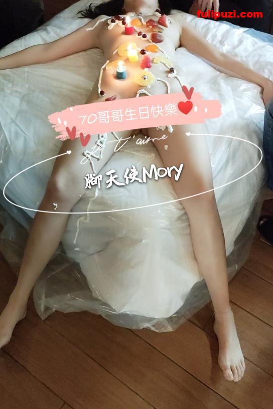 台湾反差人妻【脚天使mory】推特福利 疯狂1V5淫乱群P&大胆户外露出【1034P+13V/350M】