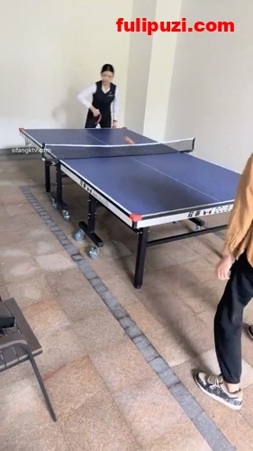 佛山院子售楼部经理潜规则女下属 光天化日工作时间拉到厕所操【15V/10G】