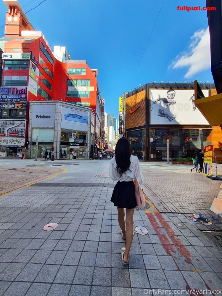 OnlyFans韩国淫乱夫妇rayarin纯绿男友邀请朋友来干长腿精厕女友各种玩【15P+50V/13.7G】