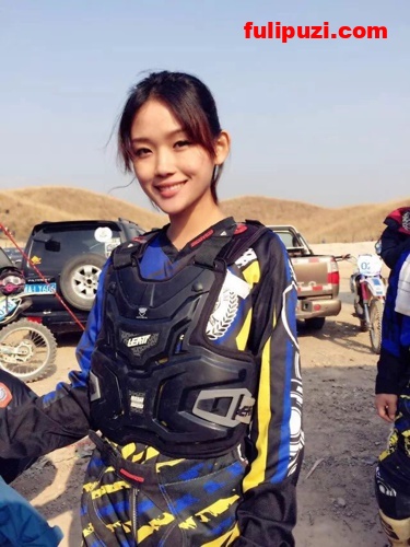 tumblr绝版系列：机车女神钟盛盛露脸福利自拍【42P+2V/23M】