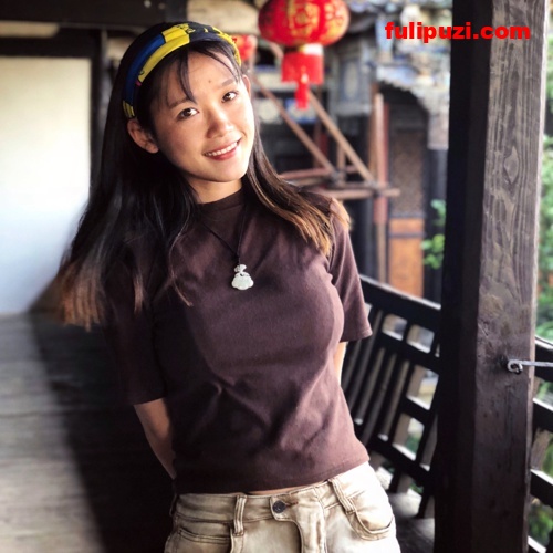 tumblr绝版系列：机车女神钟盛盛露脸福利自拍【42P+2V/23M】