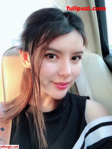 上海外围吕欣性爱泄密流出 大奶母狗被后入猛操[1V/1G]