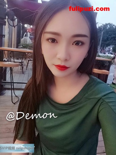 哈尔滨新婚小夫妻DEMON完美露脸 漂亮女主街头习惯露出约啪单男3P【921P+17V/2.45G】