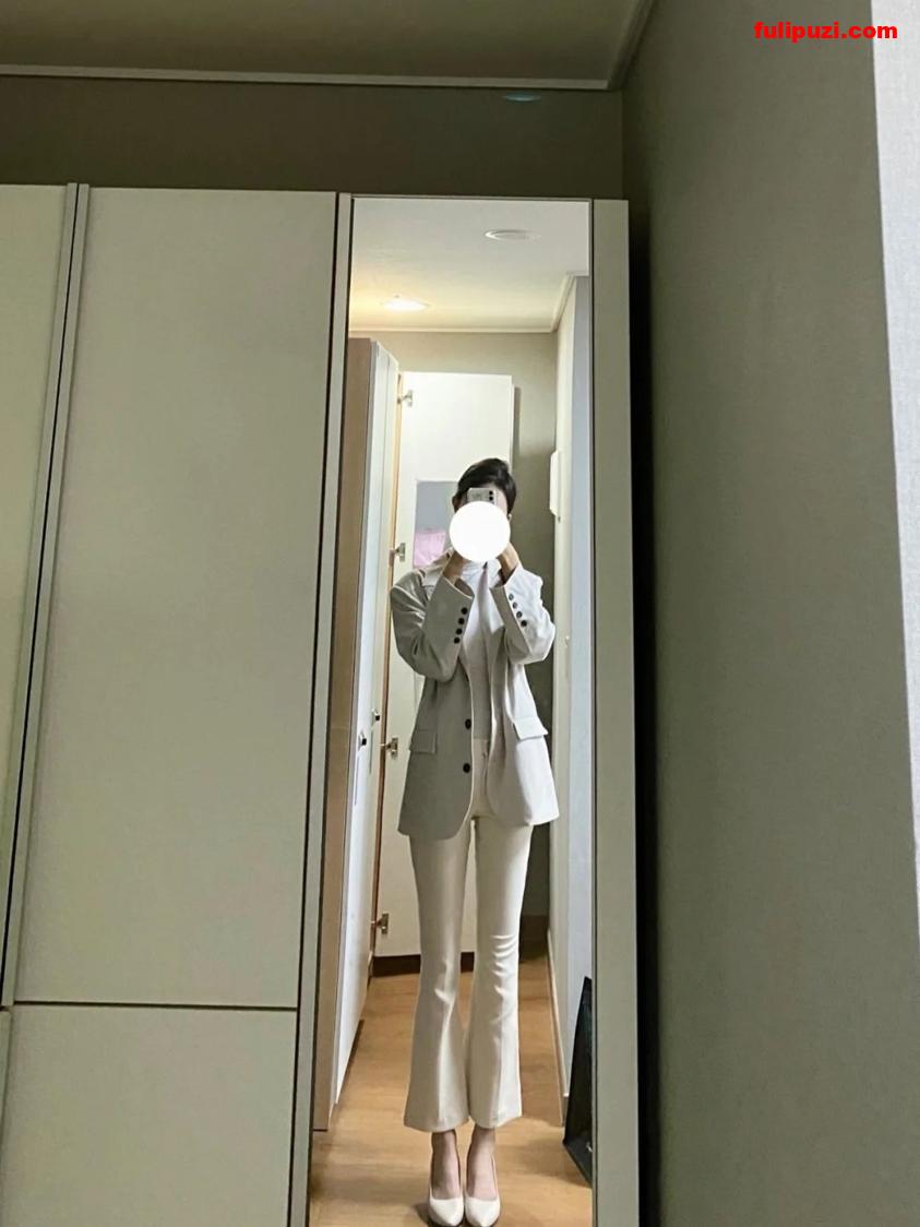 推特淫妻淫夫【4K_Eternal】淫乱生活 练瑜伽的极品身材娇妻被众单男玩弄【154P+31V/903M】