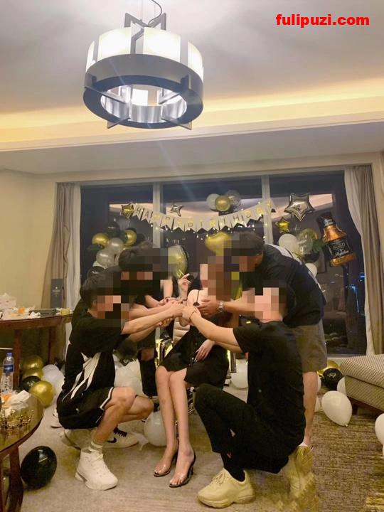 推特淫妻淫夫【4K_Eternal】淫乱生活 练瑜伽的极品身材娇妻被众单男玩弄【154P+31V/903M】