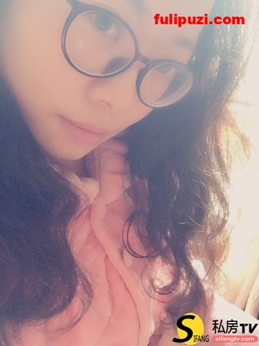 【泄密八连发四】颜值超靓的美女裸拍奉献身材一级棒【520P+13V/1.33G】