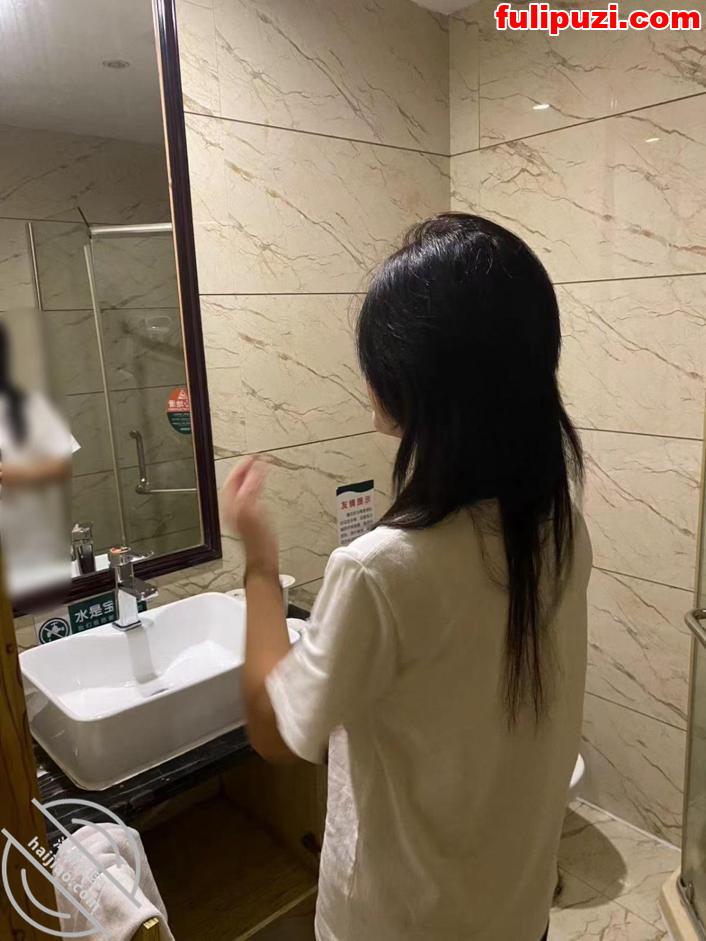 海角大神和亲侄女的真实乱伦叙事 侄女被破除内射小穴流精不止【670P+18V/3G】