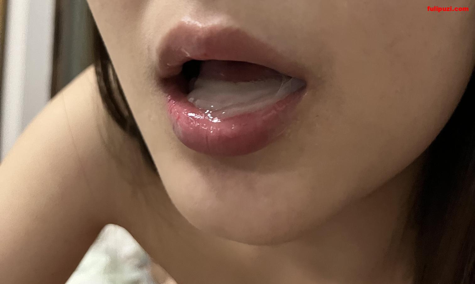 草榴骚货【kingday】自拍发骚合集 春夏户外季初次体验试衣间啪啪啪【1300P/1.43G】