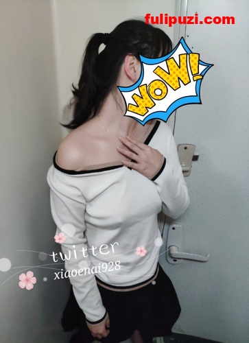 真空出行胸前激凸惹人遐想！推特大胸女神小恩爱绝版露出自拍作品集【88P+5V/33M】