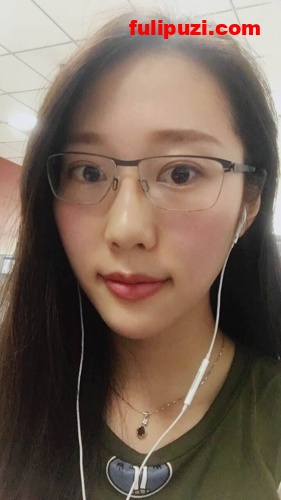 tumblr绝版系列：绝佳气质眼镜妹！超美多伦多留学生rv6188的放荡日常露出自拍【525P+7V/347M】