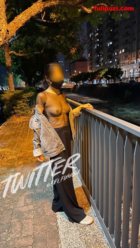台中情侣【fifi_fixyou】推特疯狂露出 人前低胸装透视装&大胆全裸秀身材【341P+1V/152M】