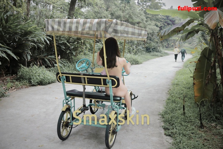 露出大佬来了！ 推特极品女神Smaxski完美露出图集+小视频【533P+75V/532M】