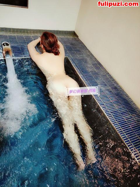 台湾痴女【何风】推特大尺度福利 满身大“汉”被多人群P上下其“手”【393P+47V/284M】