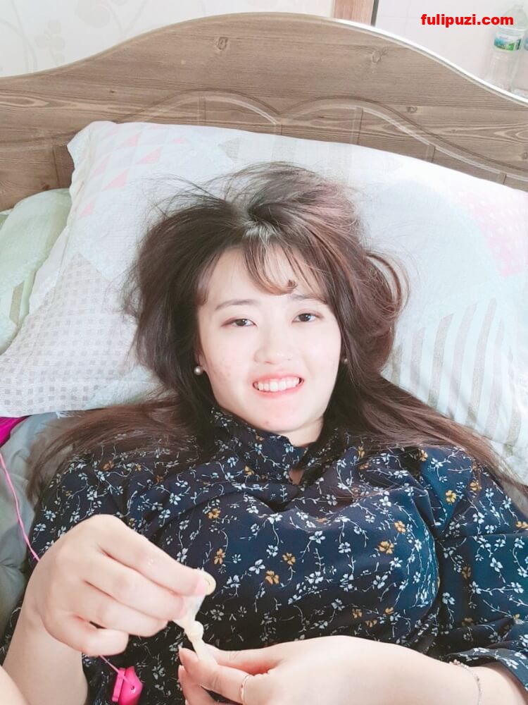 高颜值萌妹反差女友生活照泄密 手捧鸡巴闭眼许愿超享受【206P+4V/853M】