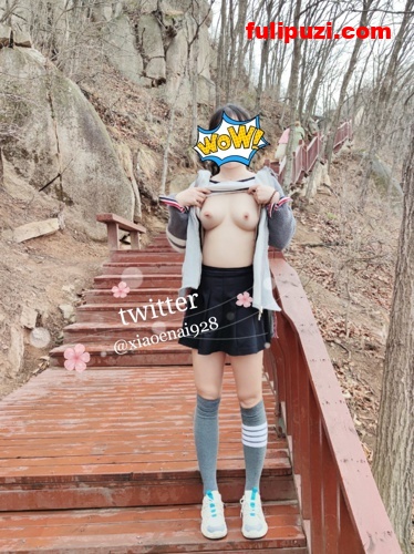 真空出行胸前激凸惹人遐想！推特大胸女神小恩爱绝版露出自拍作品集【88P+5V/33M】