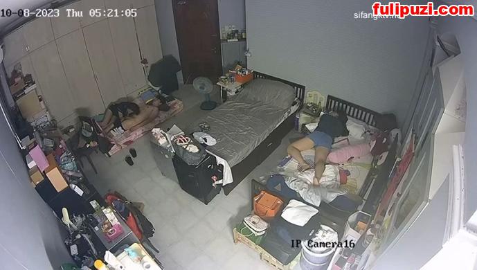 破解摄像头偷拍！姐姐带男友回家当着妹妹的面帮男友口爆妹妹尴尬转身睡【1V/344M】