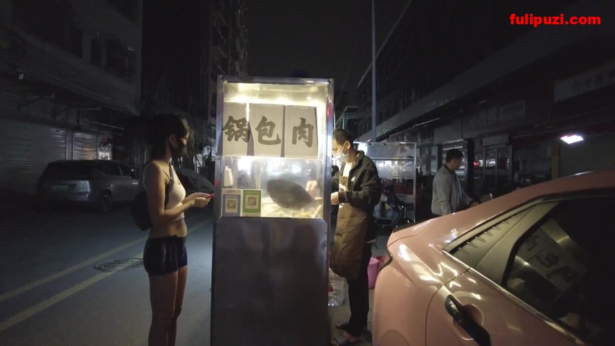 露出女神小K接受金主私人定制 大胆尝试新玩法涂彩绘夜晚街头裸行【1V/1.3G】