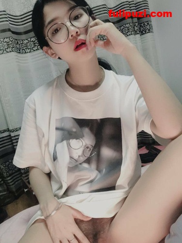 十个眼镜九个骚 草榴【凉拌木耳】最爱反差眼镜妹系列27套合集【633P/63M】