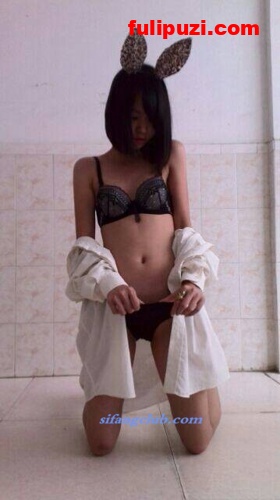 坑女友精选：钢笔牙刷插逼！反差嫩妹小母狗大尺度自慰自拍【170P/42M】