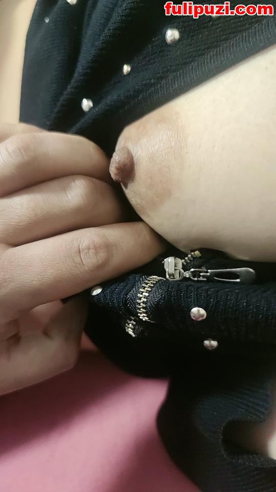 推特博主【空白】绝版福利 献出极品长腿淫妻被单男享用【69P+74V/347M】