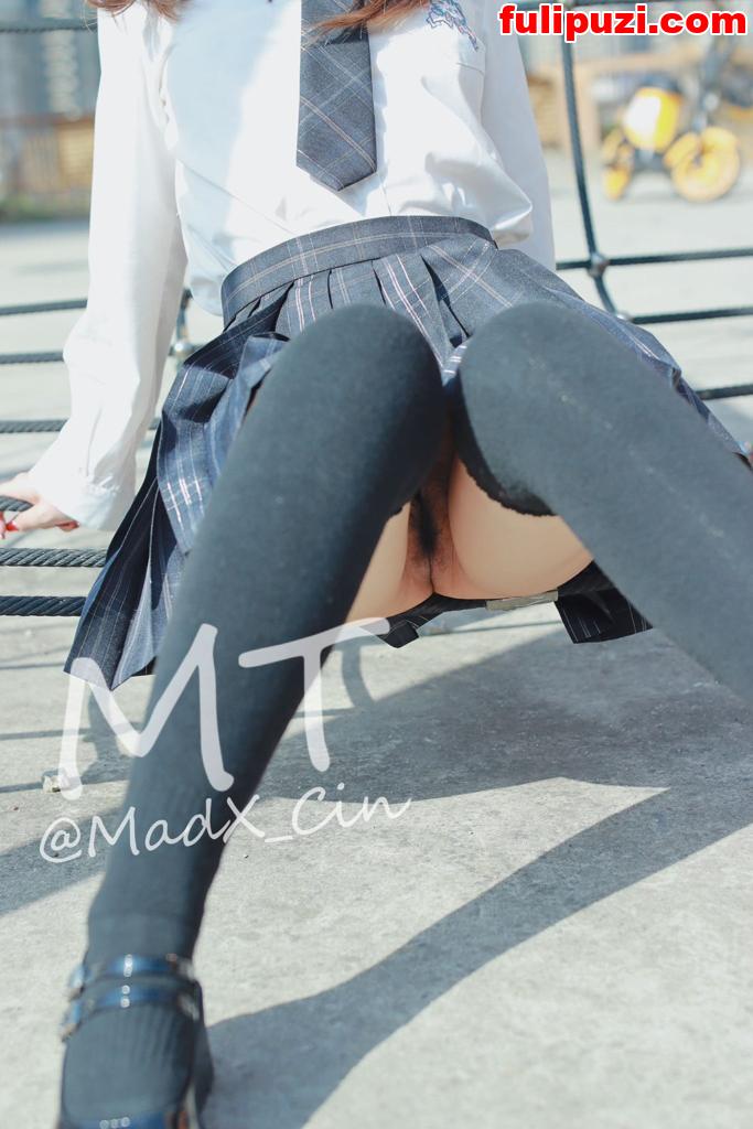 推特情侣【M＆Cin】极品福利 母狗女友肛塞乳环人前露出3P4P【182P+11V/116M】
