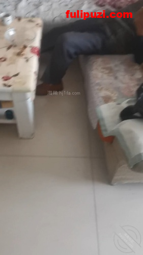 收费论坛超强乱伦首发！牛逼大了叔叔在客厅我在厨房操婶婶！【53P+10V/392M】