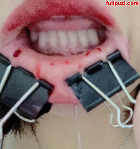 推特极品母畜【坏脾气】超强自虐调教 阴环乳环穿刺炮机插尿道高压喷水【6P+22V/126M】
