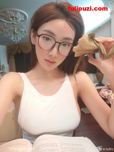热门大瓜！央视主持人兼演员马卉直播间卖骚露点！粉嫩小葡萄【24V+130V+500P/6.49G】