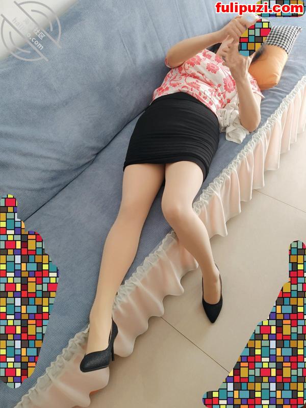海角【爱穿丝袜的骚妈】乱伦后续 插进了妈妈的馒头穴让妈妈夹着精液去上班【189P+10V/1.62G】