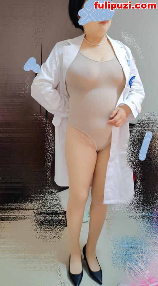 海角【爱穿丝袜的骚妈】乱伦后续 插进了妈妈的馒头穴让妈妈夹着精液去上班【189P+10V/1.62G】