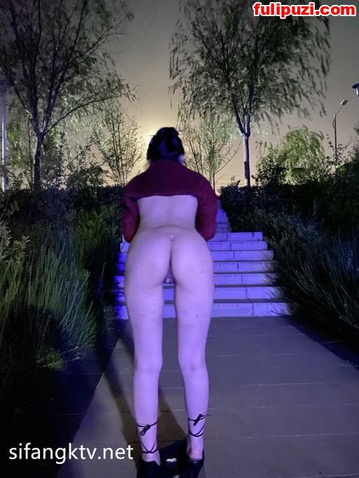 超强视觉盛宴！推特顶级调教大佬【小黑屋】花式调教御姐萝莉女奴们【338P+153V/8.63G】