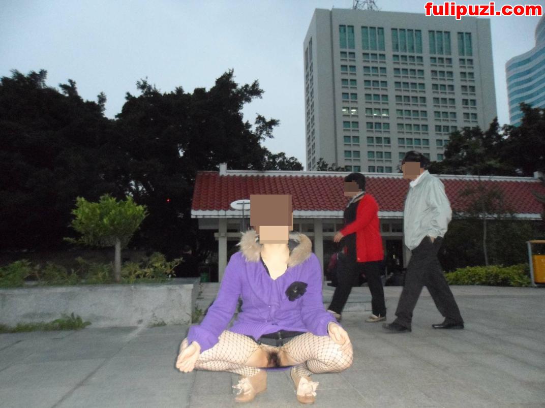 妇唱夫随摄天下系列 户外3P人前露出与路人全裸合影【747P/282M】