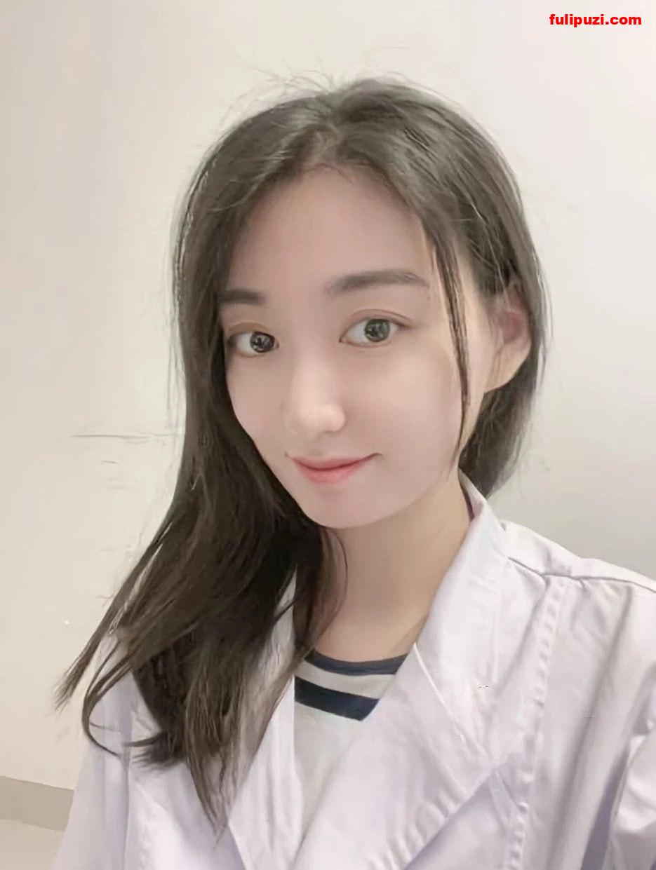 小高启兰！云南第一人民医院花陈萍萍为上趴在办工台让领导后入【10P+1V/215M】
