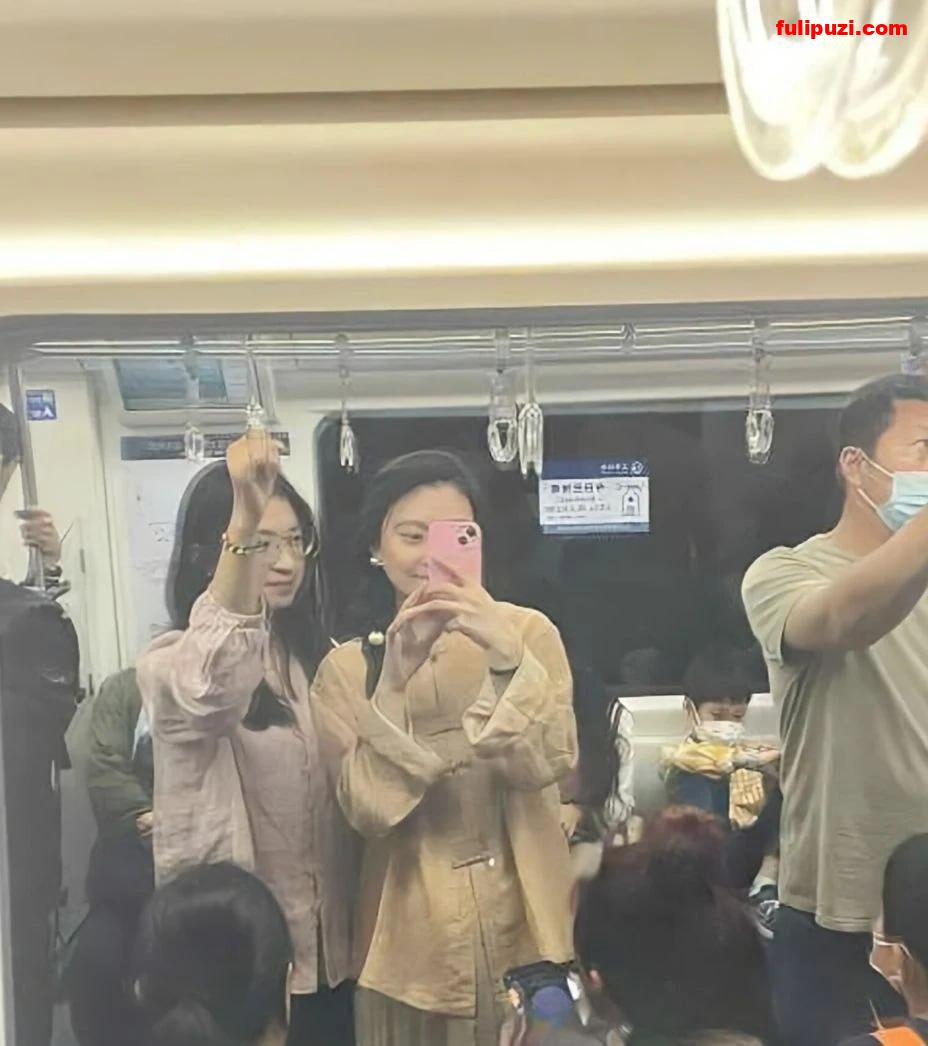 小高启兰！云南第一人民医院花陈萍萍为上趴在办工台让领导后入【10P+1V/215M】