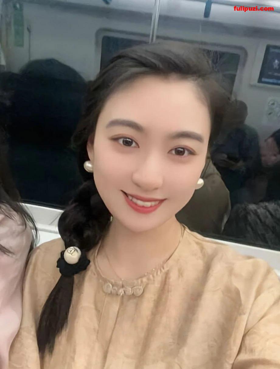 小高启兰！云南第一人民医院花陈萍萍为上趴在办工台让领导后入【10P+1V/215M】