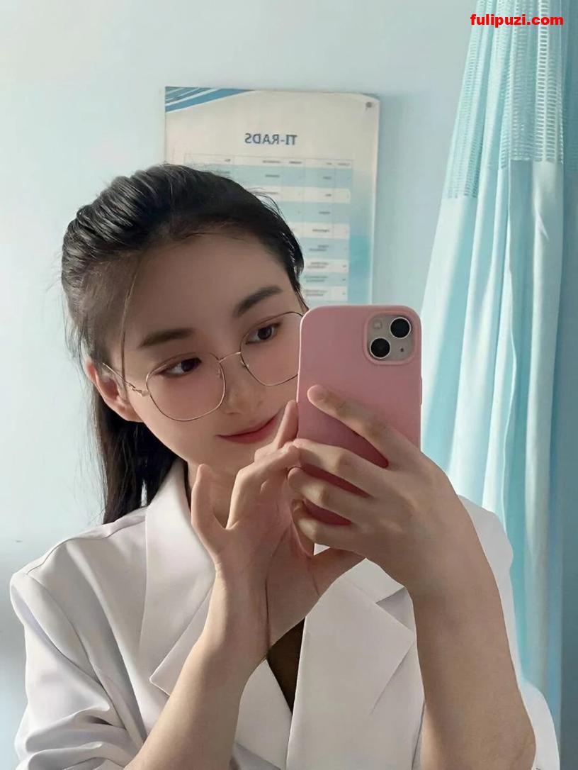 小高启兰！云南第一人民医院花陈萍萍为上趴在办工台让领导后入【10P+1V/215M】